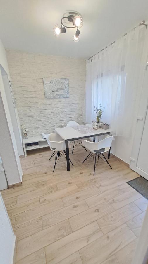 Apartman Sara Ровінь Екстер'єр фото